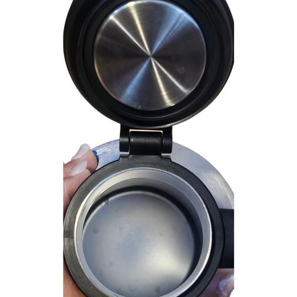 Stanley Go Growler, 64oz Stainless Steel Vacuum Insulated Growler - Picture 6 of 7